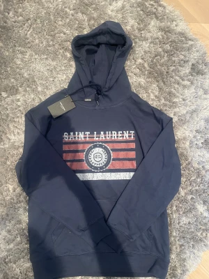 Saint Laurent hoodie - Snygg mörkblå saint Laurent hoodie | Storlek L | nyskick aldrig använd | fråga vid funderingar!