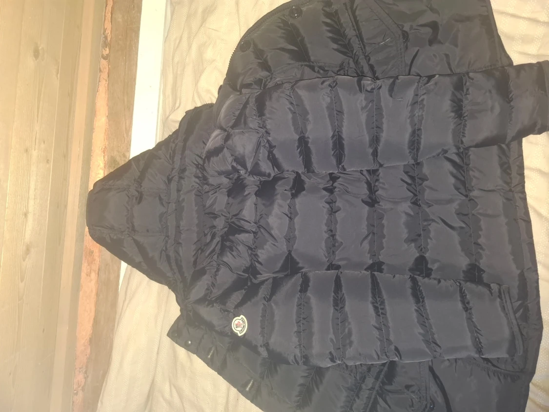 Svart Moncler dunjacka med huva - 4