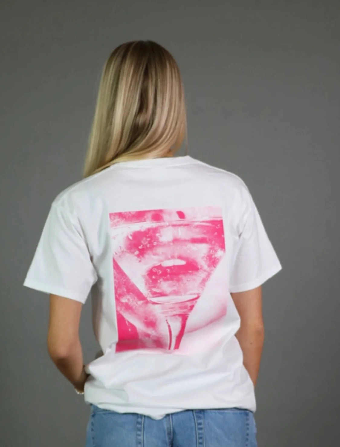 Vit t-shirt med rosa glas-tryck