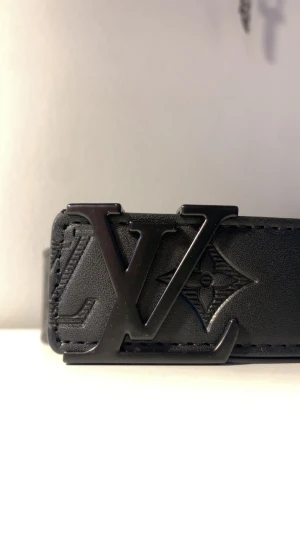 Black belt - Very good condition has not been used. Size 46|116. No defects. Fits for any outfit. Price can be discussed. 