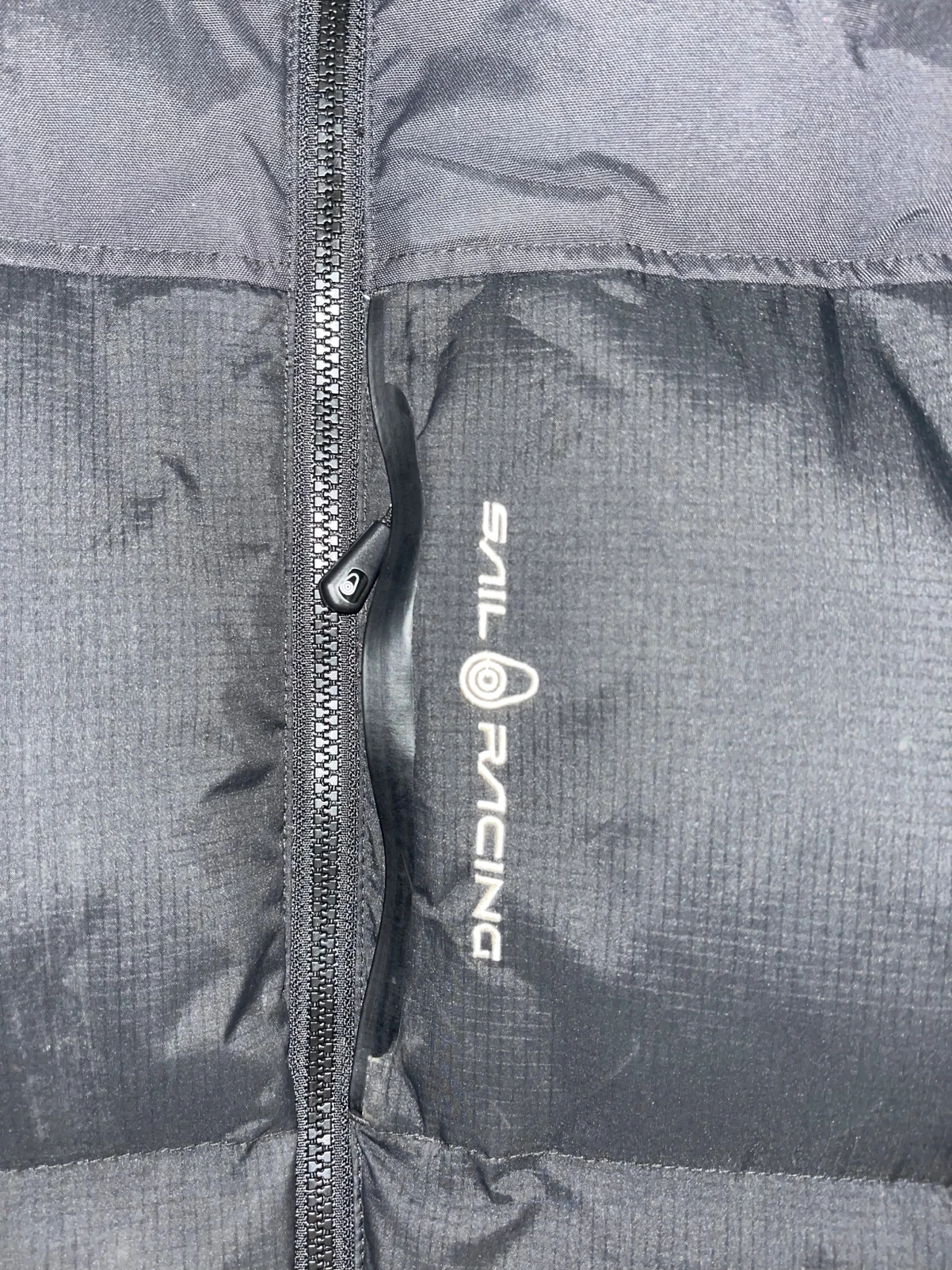 Svart Sail Racing dunjacka med huva - 1