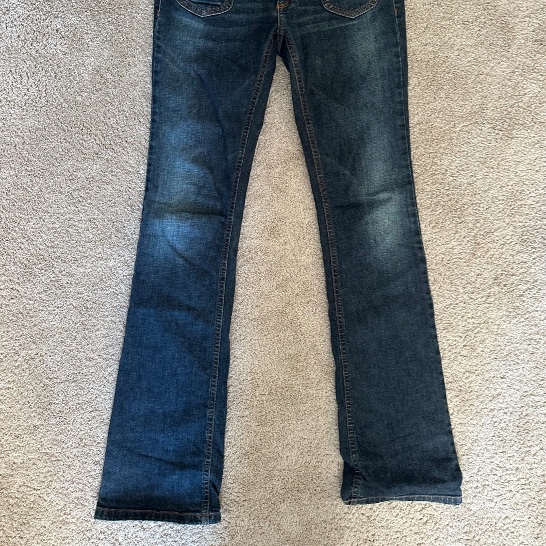 lågmidjade bootcut jeans  - 2