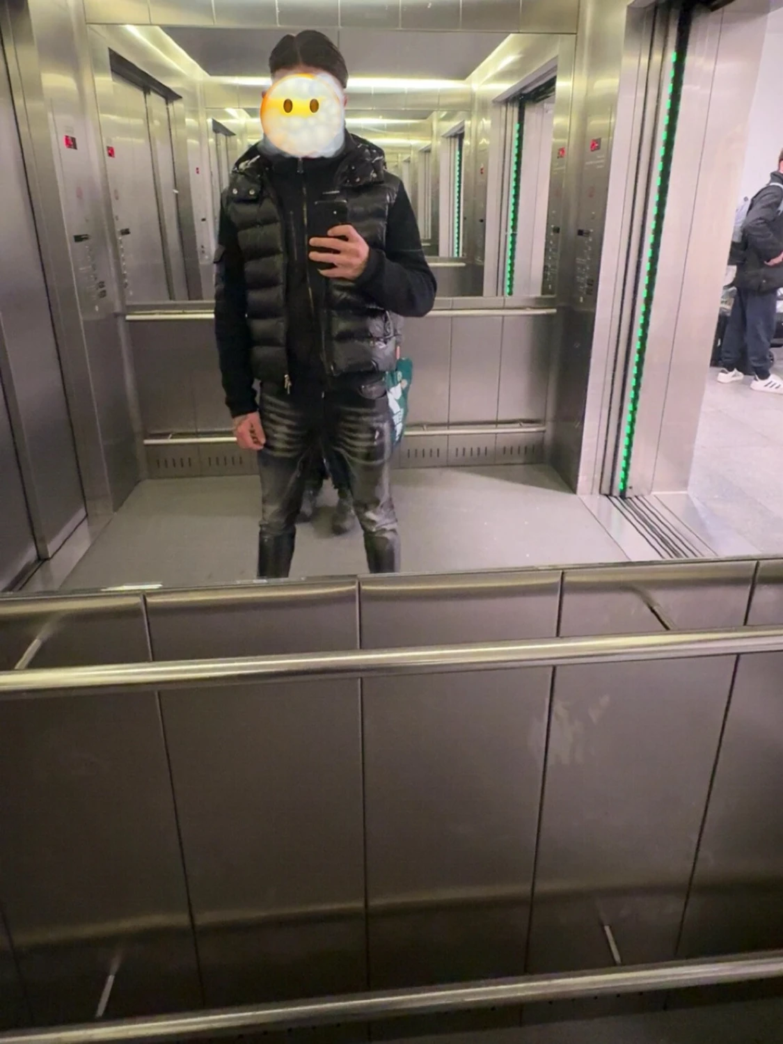 Svart Moncler pufferjacka med huva