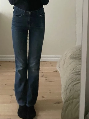 Levi's jeans - Säljer ett par Levi’s jeans. Modellen är 726 flare. Kontakta mig gärna vid frågor! 💞