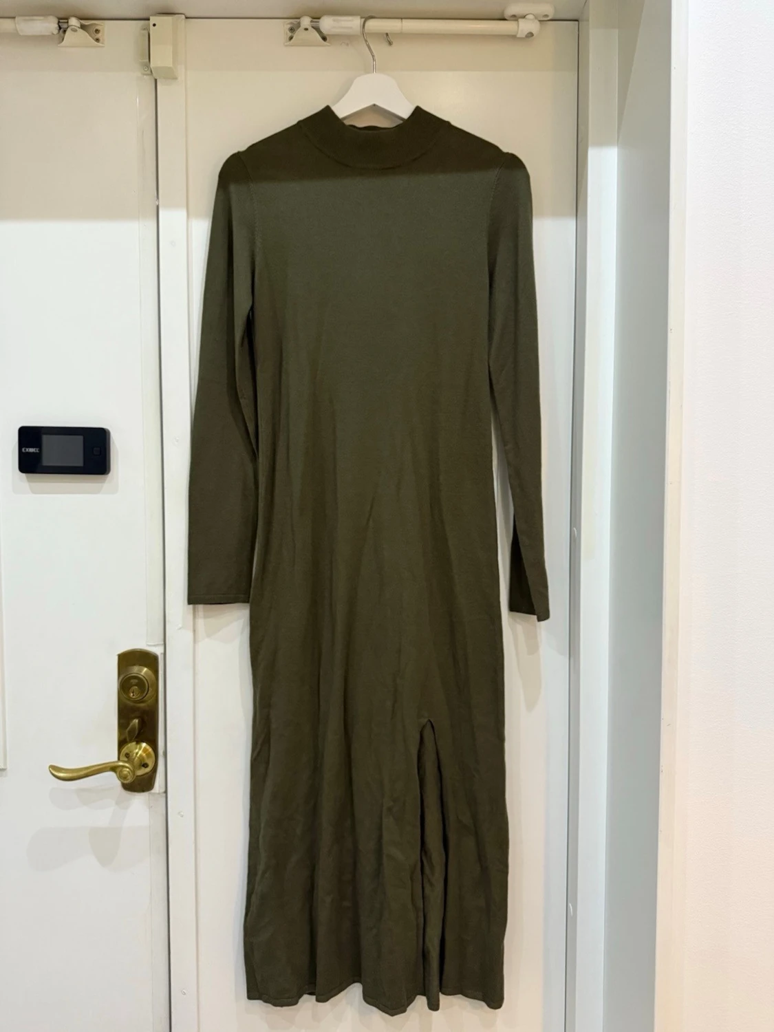 Olivgrön långärmad klänning