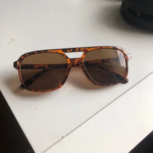 Solglasögon  - Jättecoola solglasögon