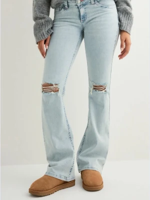 Nelly jeans!! - Bootcut jeans från Nelly i fint skick. Mindre slitage nere vid skorna. Jätte fina och inte använda mer än 5 ggr!! 🫶🏻❤️❤️