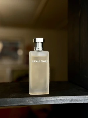 HM Hanae Mori EDT parfym - En riktigt fin klassiker med citrus och vanilj. Ca 45/50ml.