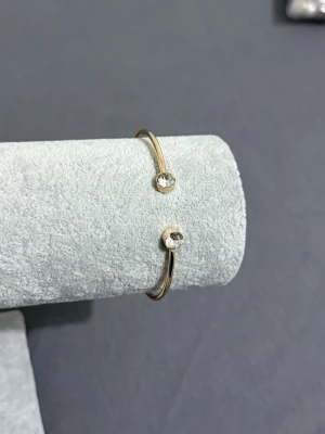 Guld Armband - Helt ny aldrig använd. Rostfritt stål. Justerbar.