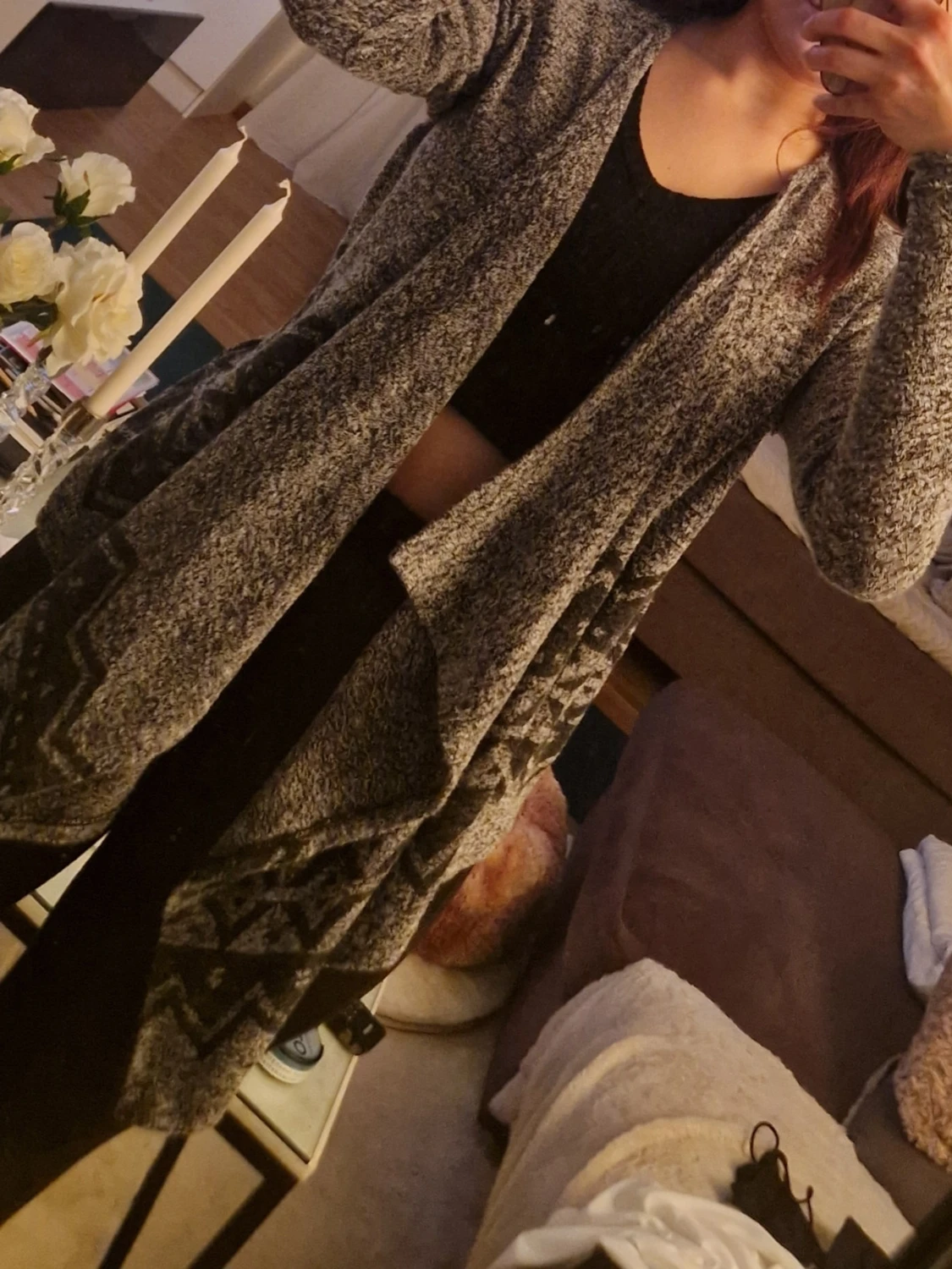 Grå lång kofta med mönster