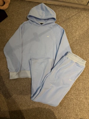 6pm Baby/light blue tracksuit - Size M, true to size very nice fit.