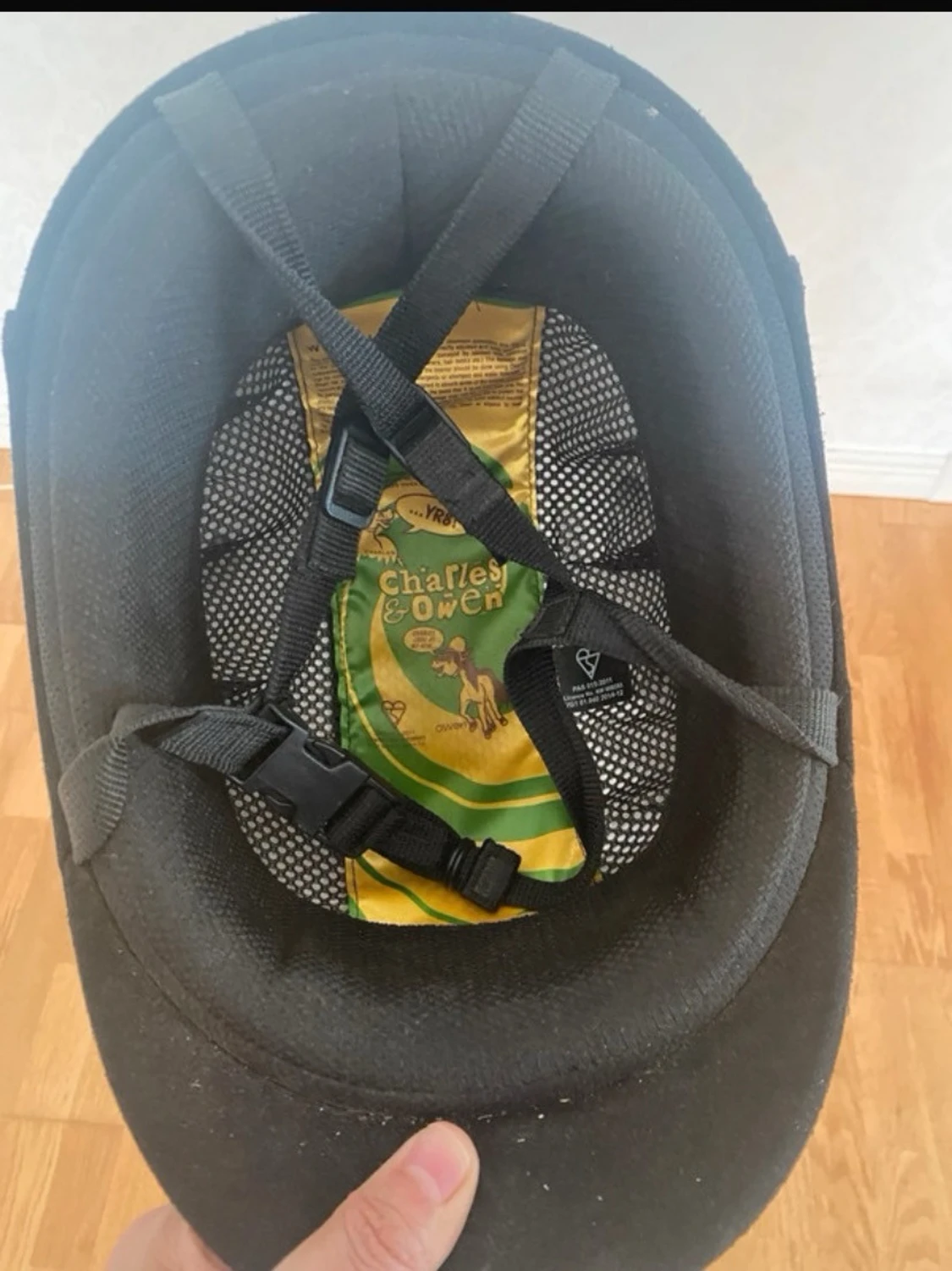 Svart ridhjälm från Charles Owen - 2