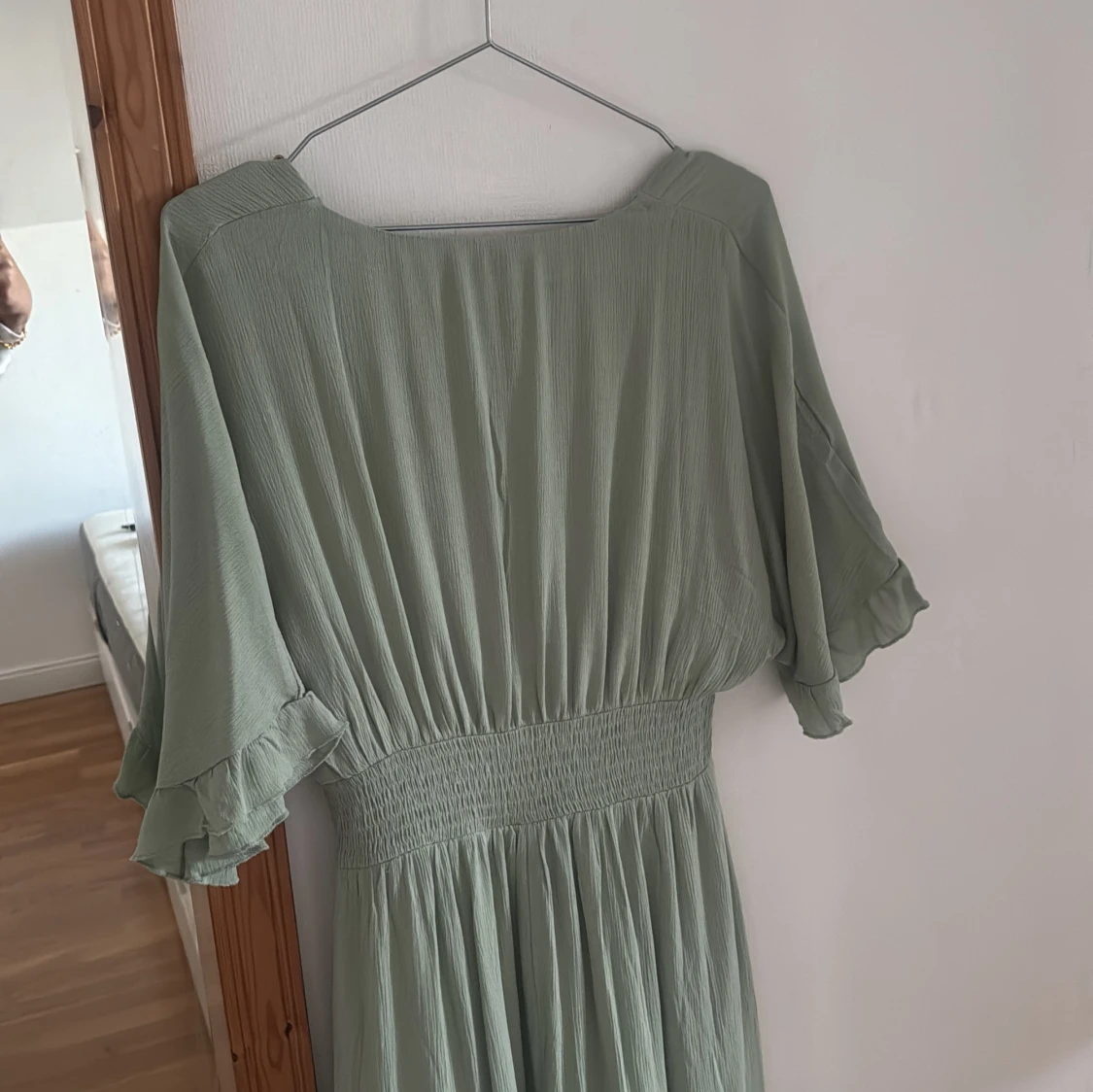 Ljusgrön långklänning från Amisu - 3