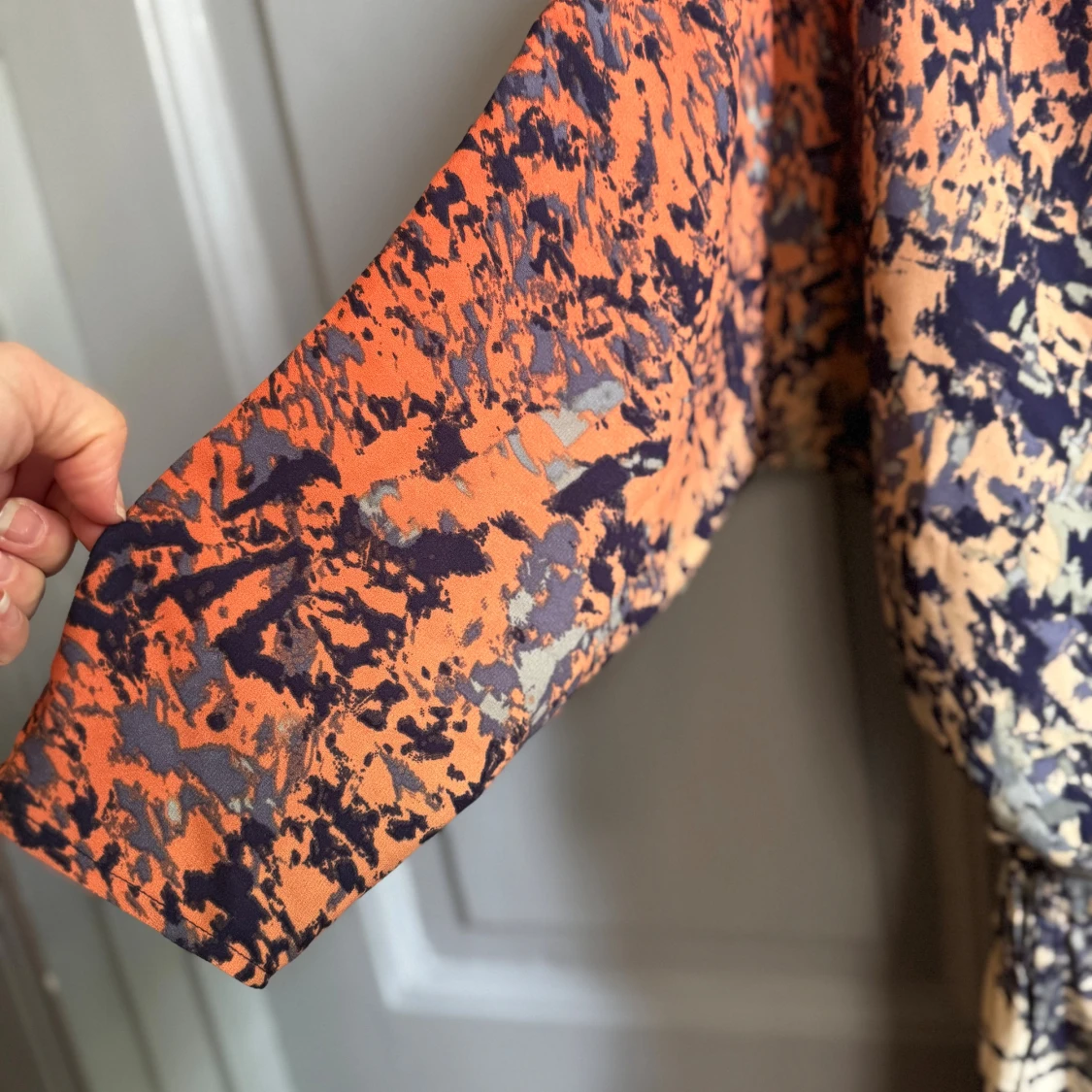 Mönstrad omlottklänning  - 3