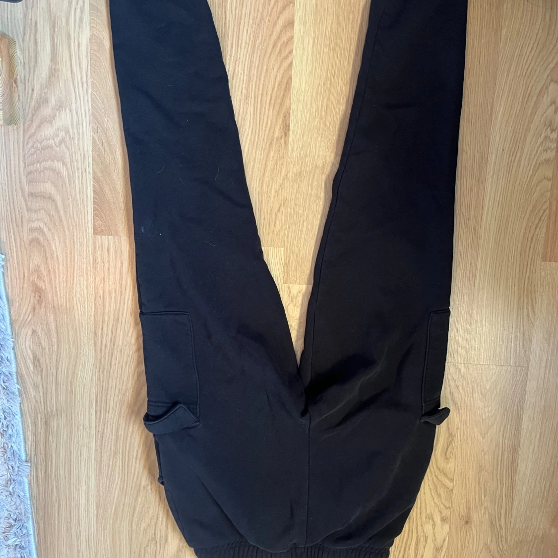 Svarta cargobyxor från Ellen New York - 1