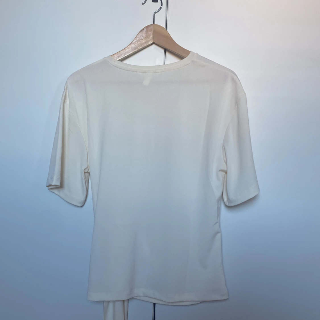 Beige knytblus från H&M - 1