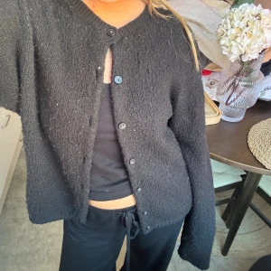 Stickad kofta - Kofta från bikbok 🩷