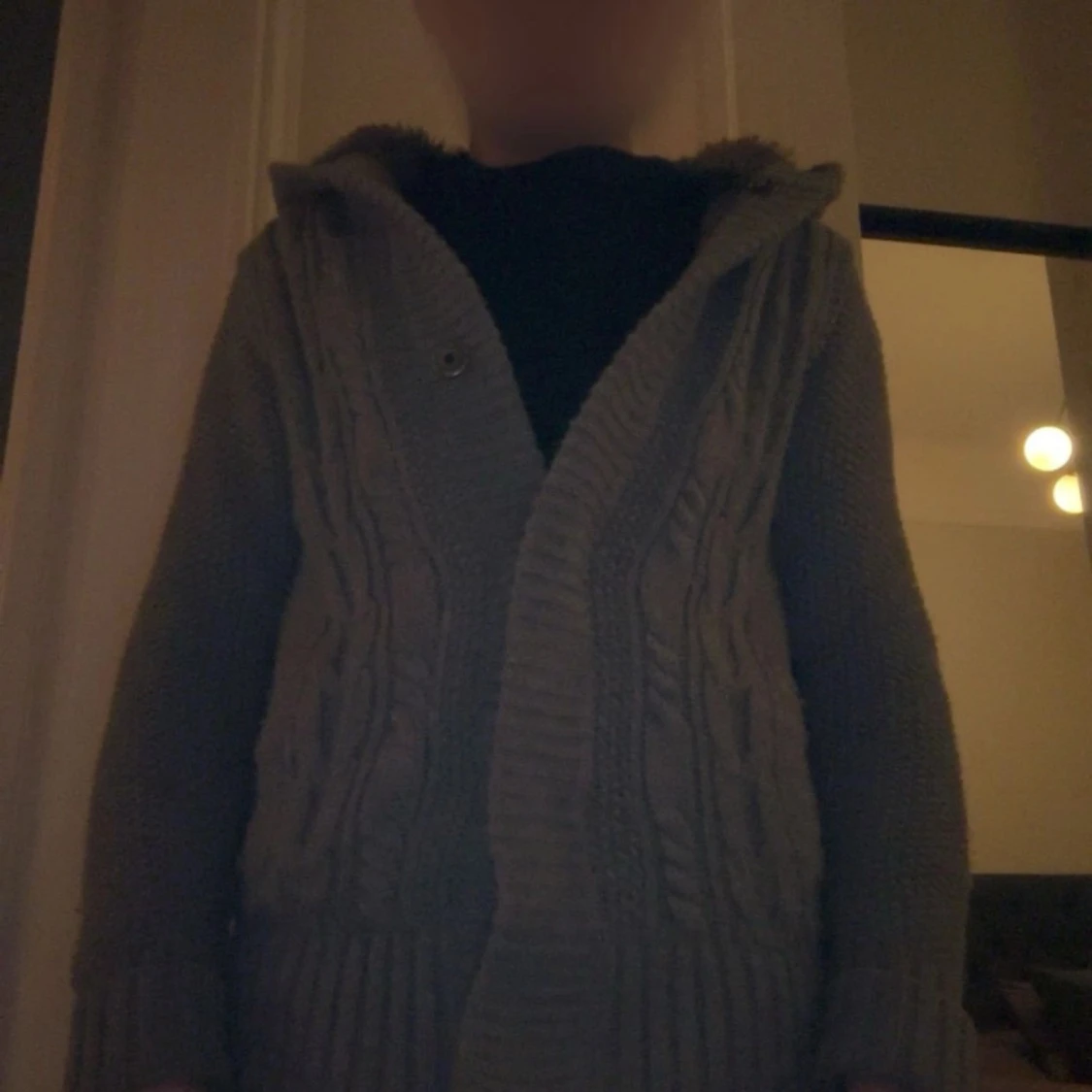 Grå stickad kofta med päls luva - 2