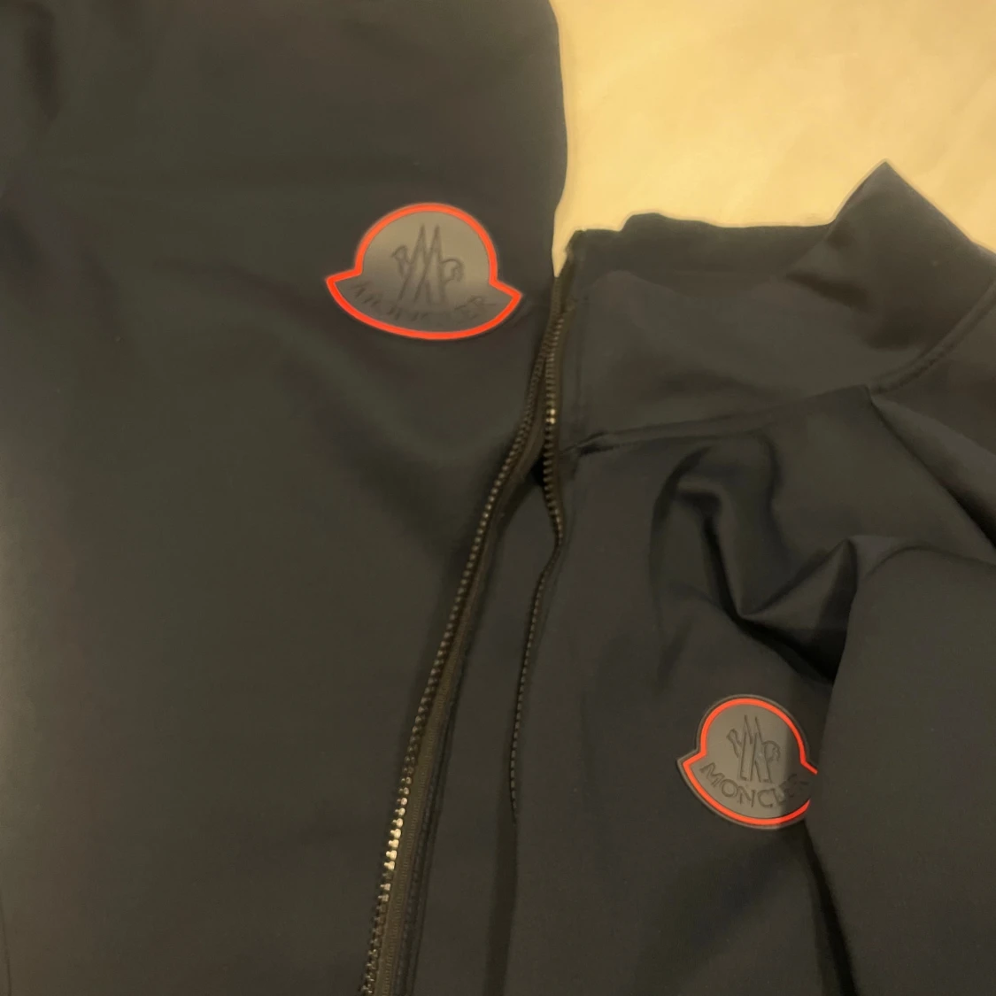 Svarta mjukisbyxor från Moncler  - 1