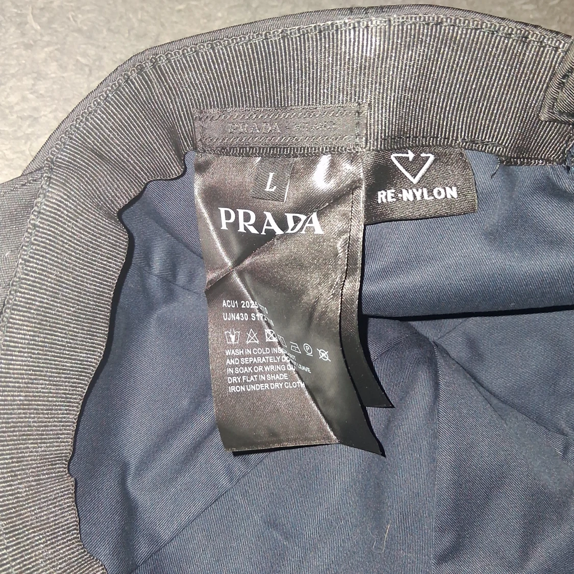 Svart keps från Prada i nylon - 2