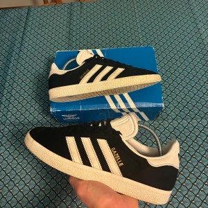 Adidas Gazelle - Snygga o fräscha Adidas Gazelle  Sparsamt använda - toppskick   