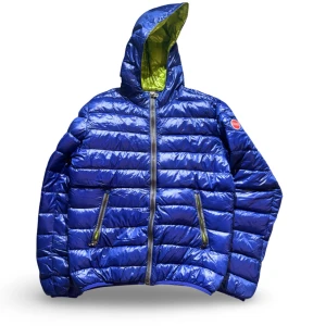 Colmar Jacka - Hej! Säljer nu min jacka från märket Colmar, storlek 46/S, bra skick. Tveka inte på att höra av dig om du har frågor eller funderingar kring jackan!