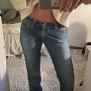 Lågmidjade Lee Jeans  - Säljer dessa fina Lee jeans, då de inte kommer till användning.💓 Köp gärna via instabox💗