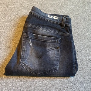 Dondup gerorge jeans| 32 - Dondup George jeasn| Storlek:32| skick: 10/10|Modellen är destroyd från butik| nypris ca 4000kr| SB.Closet| 