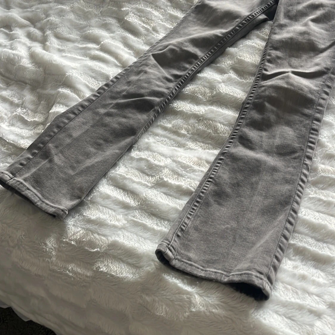 Grå bootcut jeans - 2