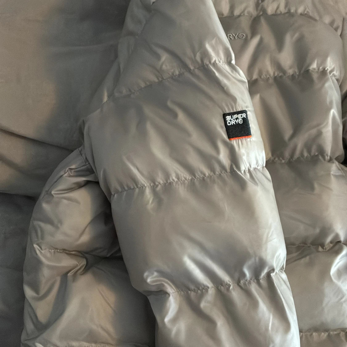 Silver pufferjacka från Superdry - 2
