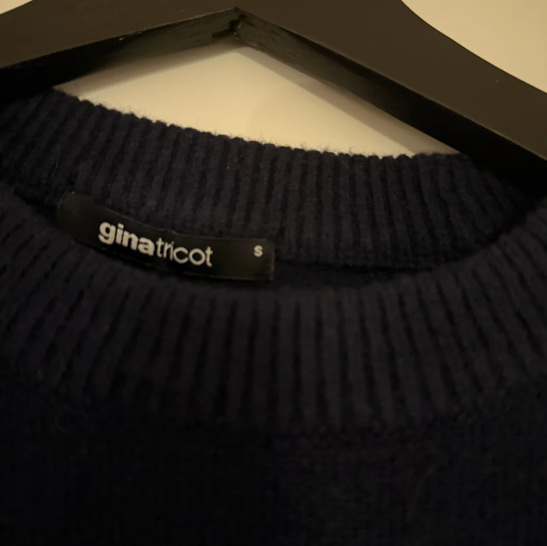 Mörkblå stickad tröja Gina Tricot - 1