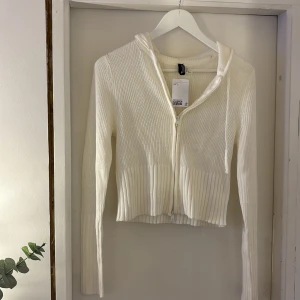 Vit stickad cardigan  - Superfin vit stickad hoodie från H&M. 