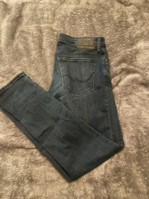 Jack&jones jeans  - Säljer ett par feta Jack and Jones jeans i storlek 32/32 modell, slim Glenn  Priser går att diskuteras
