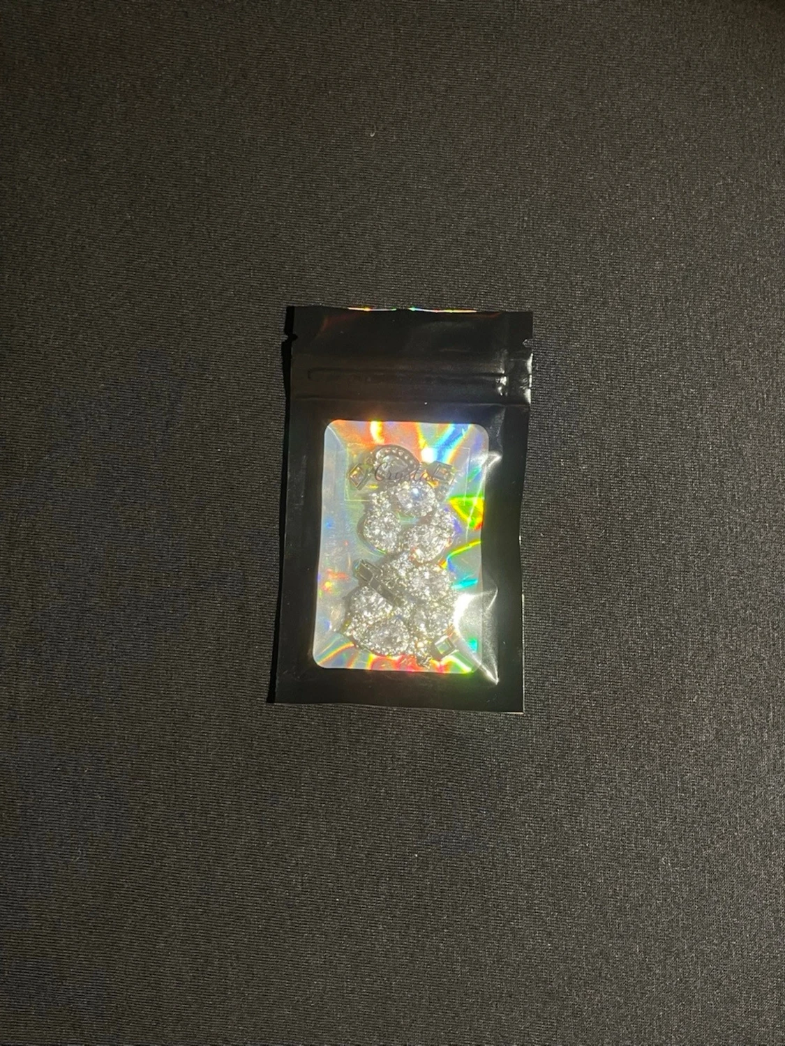 Glittrig silverväst med pärldetaljer - 2