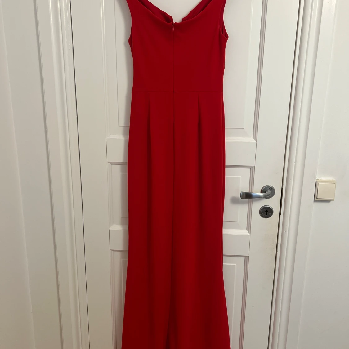 Röd långklänning med omlott och slits - 3