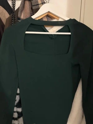 Hög krage Zara tröja  - Hög krage Zara tröja, finns inte att köpa längre. Har smink fläck men går att ta bort. Mindre i storleken 