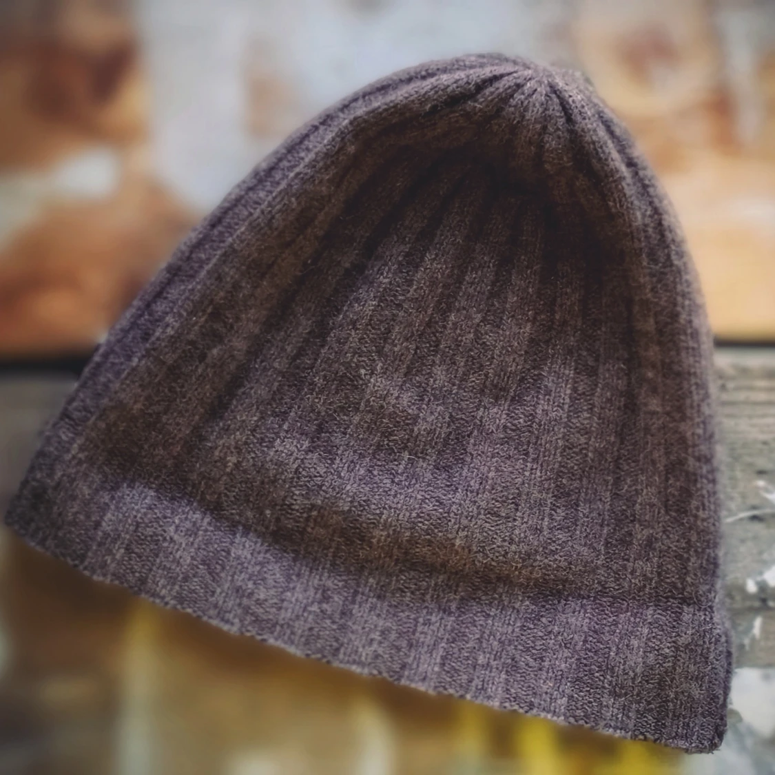 Brun ribbad mössa från Bläck - 2
