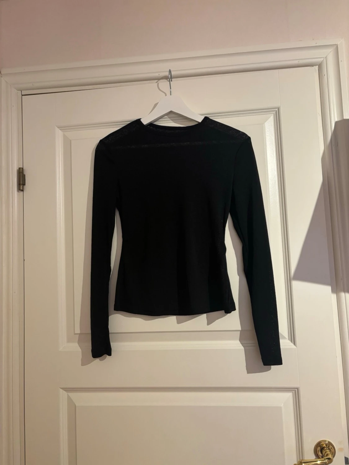 Svart långärmad topp i tunnt material 