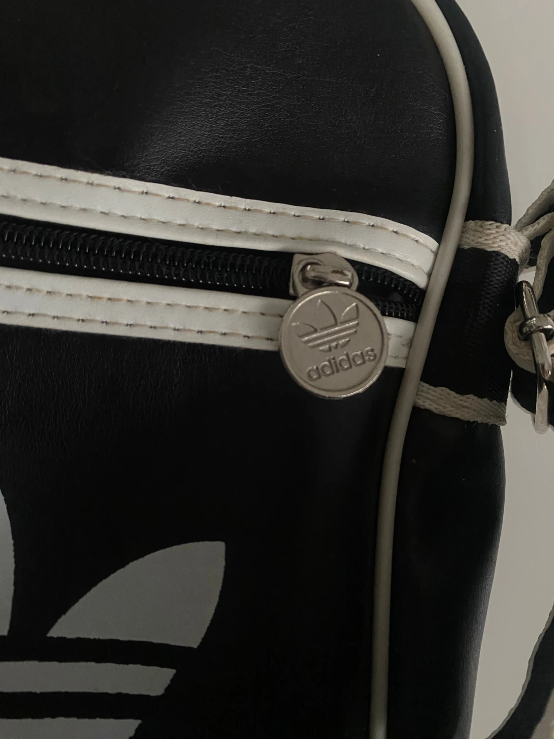 Svart axelväska från Adidas - 4