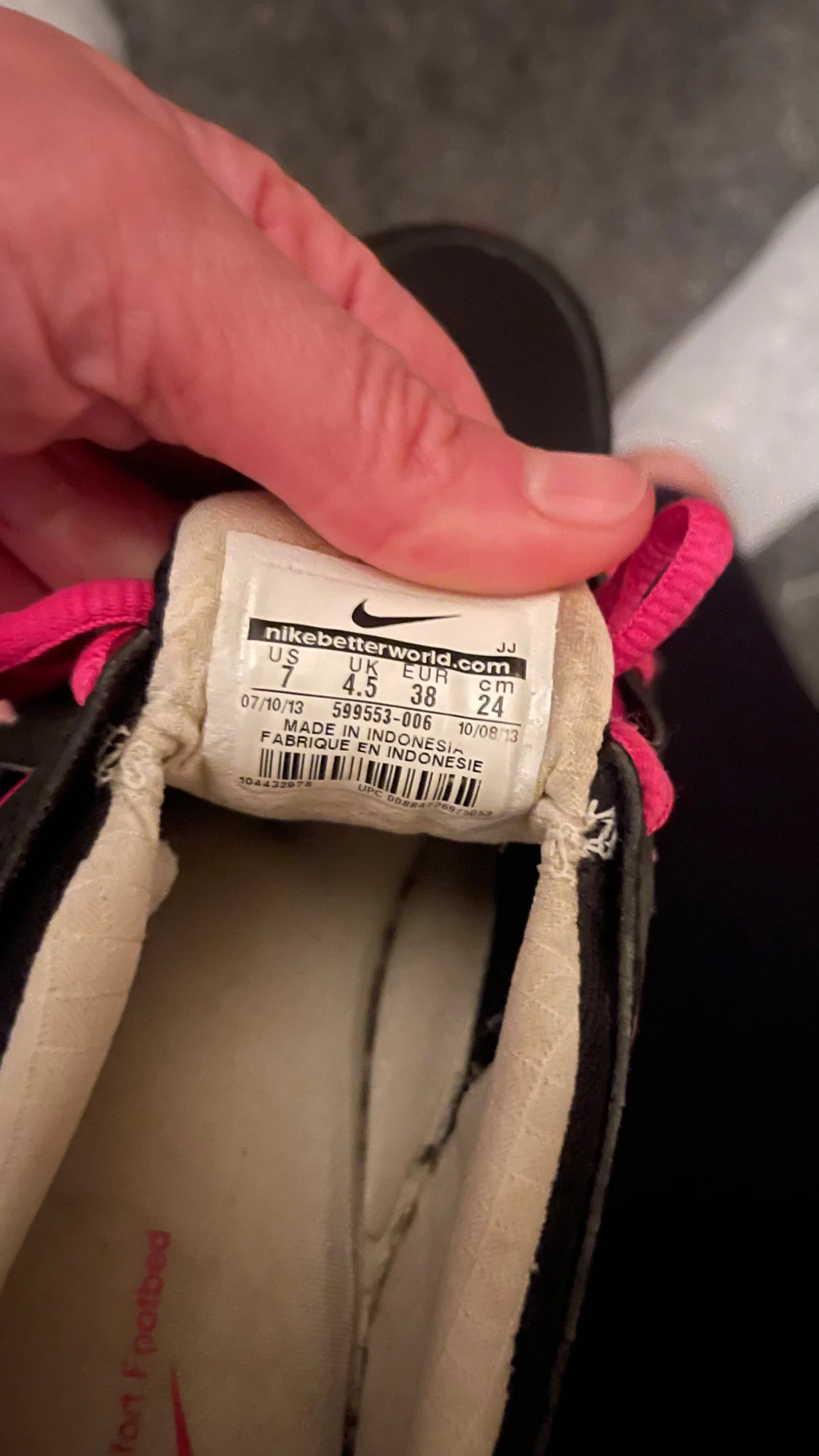 Svarta och rosa Nike sneakers strl 38 - 1