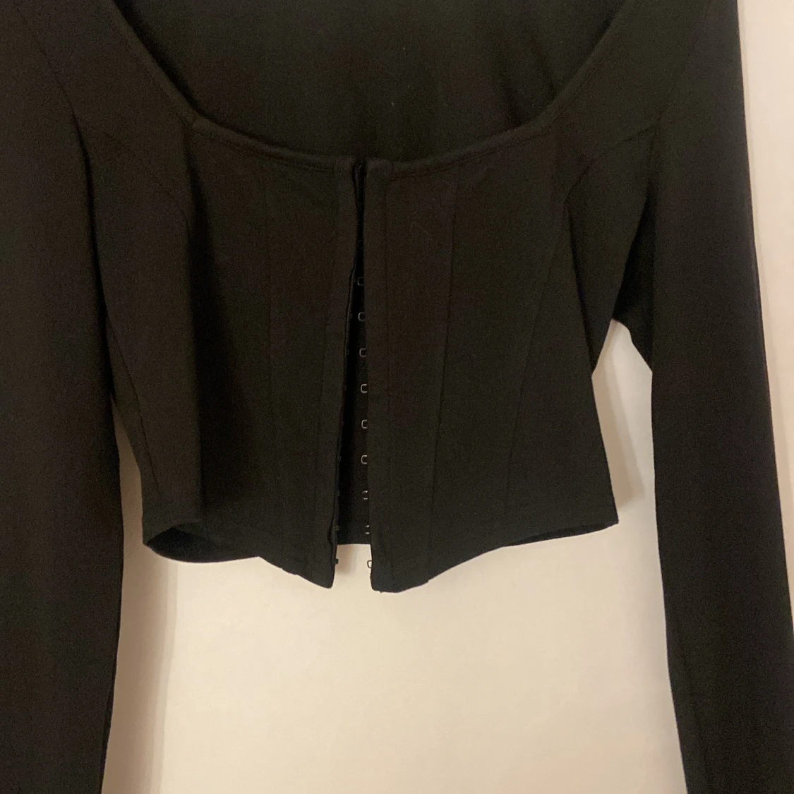 Svart croppad korsett-topp - 1