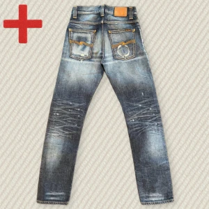 Archive Nudie Jeans - Ett par helt sjuka Nudie Jeans i modellen Straight Alf från 2013. Helt sjuk wash som inte görs längre. Ett självklart tillägg till din garderob! Storlek 28/32. Fint Skick. Skriv om du har frågor! Mått: Midja – 38 cm, Lår – 27,5 cm, Innersöm – 84 cm, Yttersöm – 111,5 cm, Benöppning – 18 cm