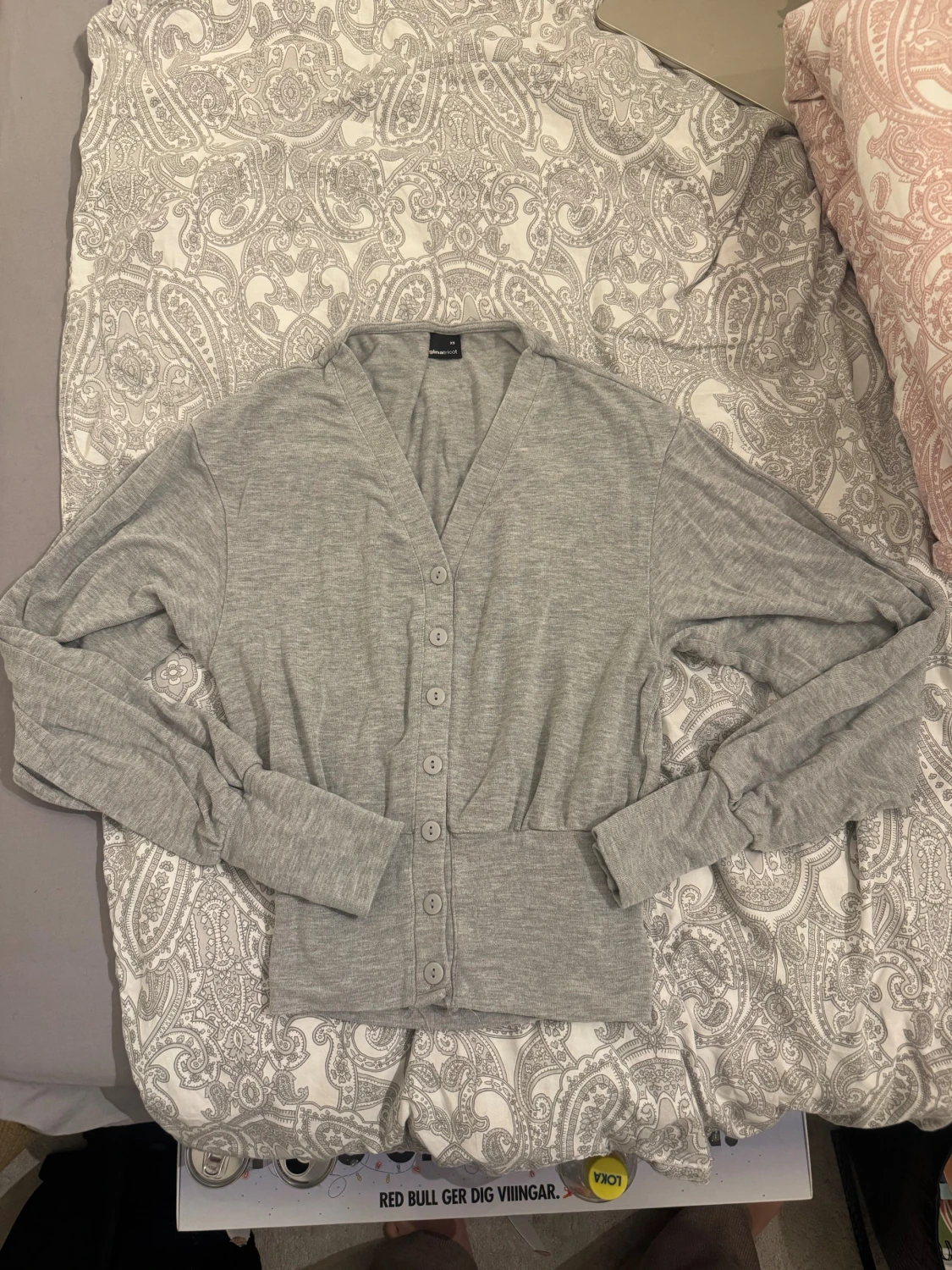 Grå kofta från Gina Tricot XS