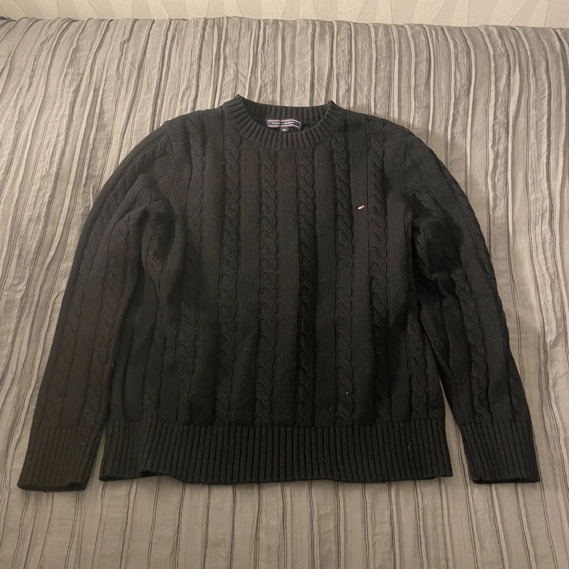 Svart kabelstickad tröja Tommy Hilfiger