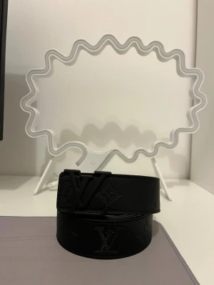 L-V bälte - oanvänd håltång inkluderas!