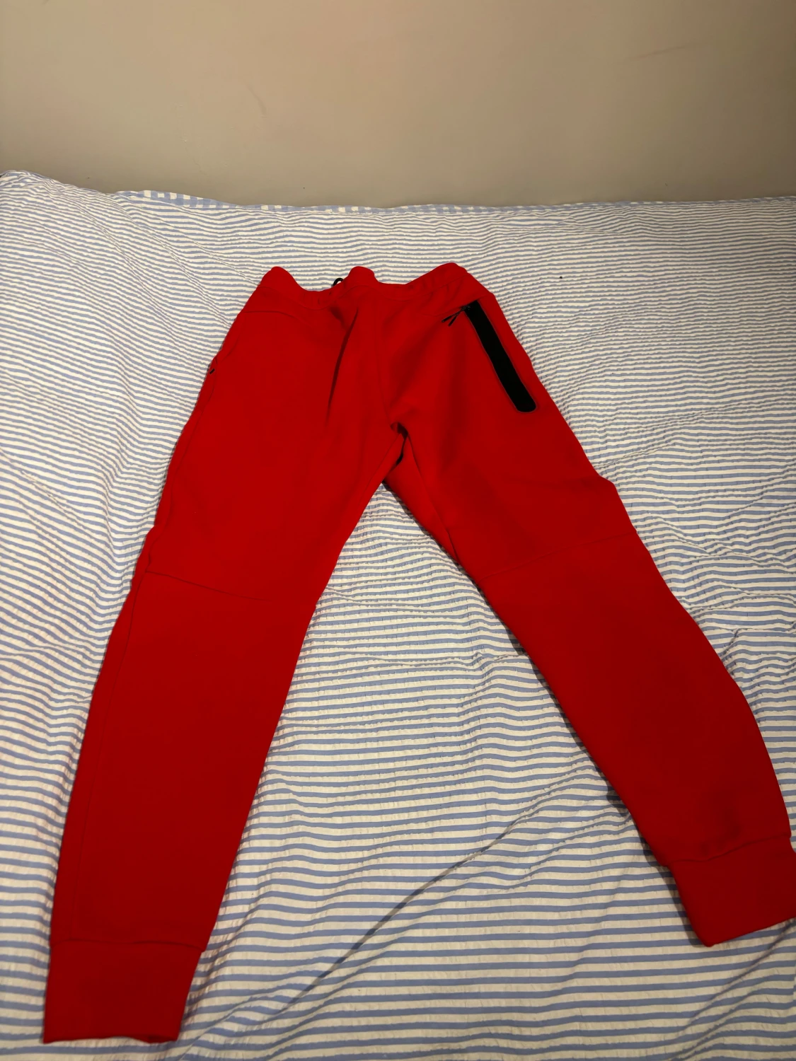 Röda Nike tech mjukisbyxor  - 2