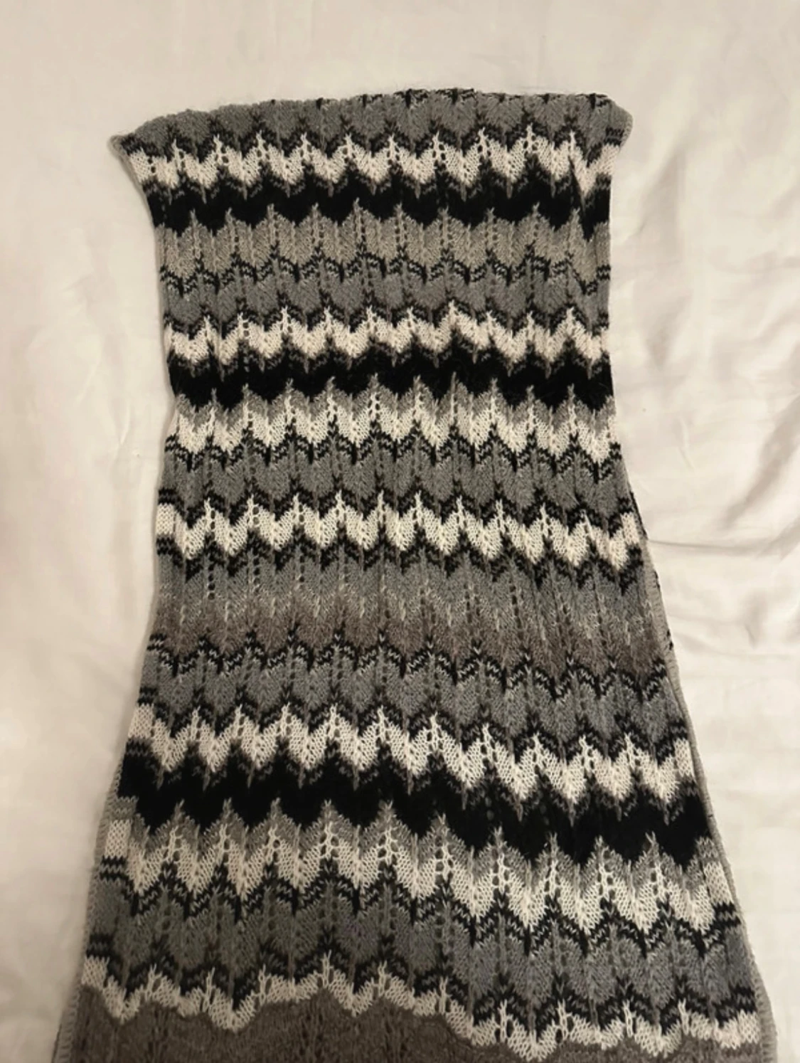 Grå/svart halsduk från Missoni - 3