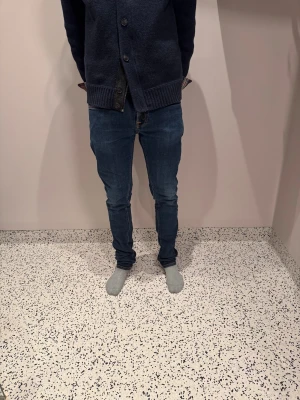 Nudie jeans  - Nudie jeans - Modell: Tight Terry - Storlek: W32/L34(sitter som W30/L32) - skick: 9/10 - Nypris runt 2000kr