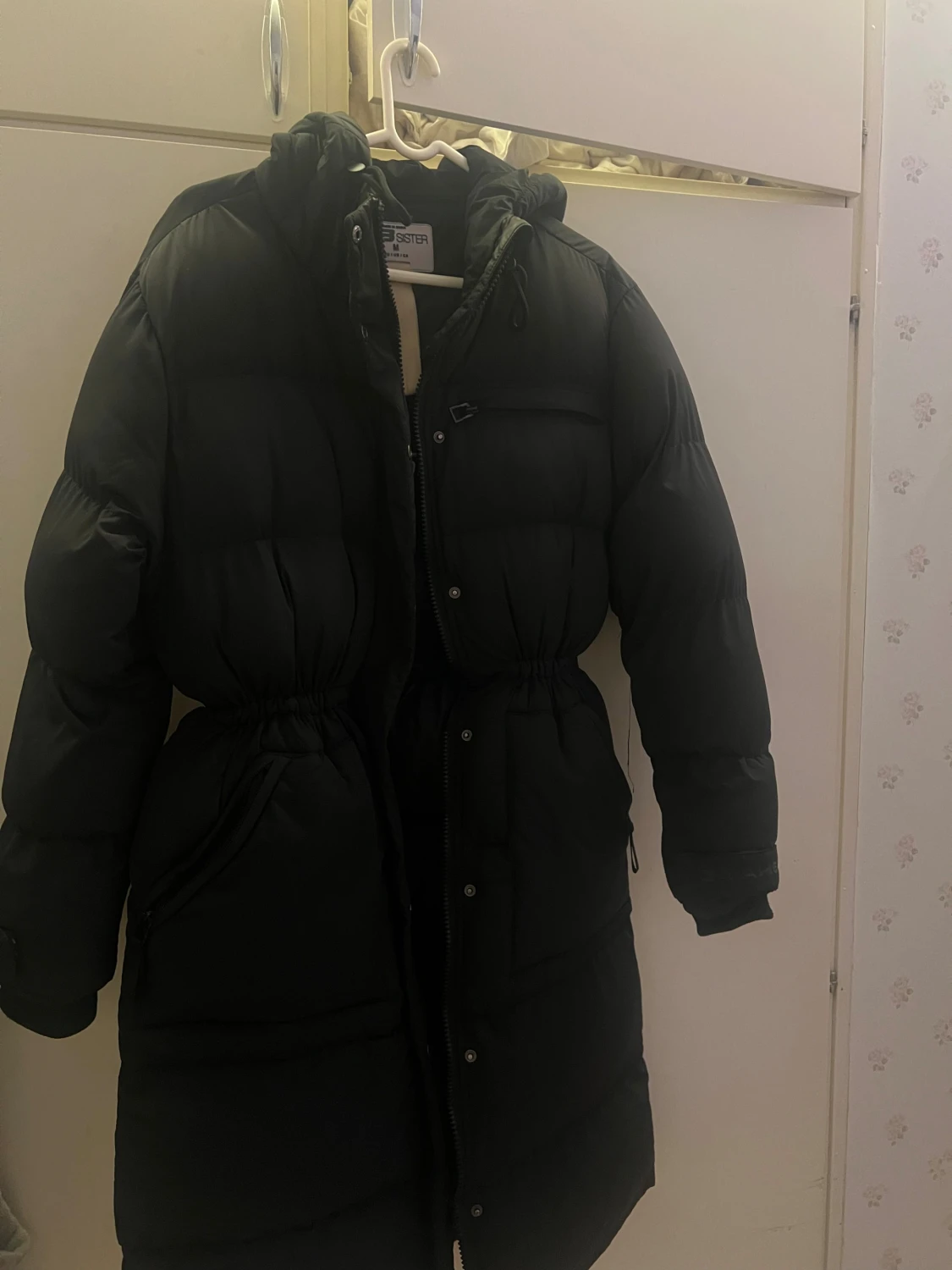 Svart lång pufferjacka - 1