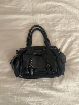Svart handväska - Svart handväska💕